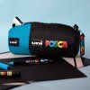 Válcový penál Uni POSCA, odolný nylon, pojme sadu popisovačů POSCA i jiné psací potřeby